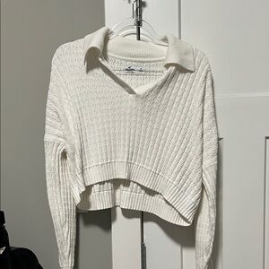 Hollister White V-Neck Cropped Knit Sweater